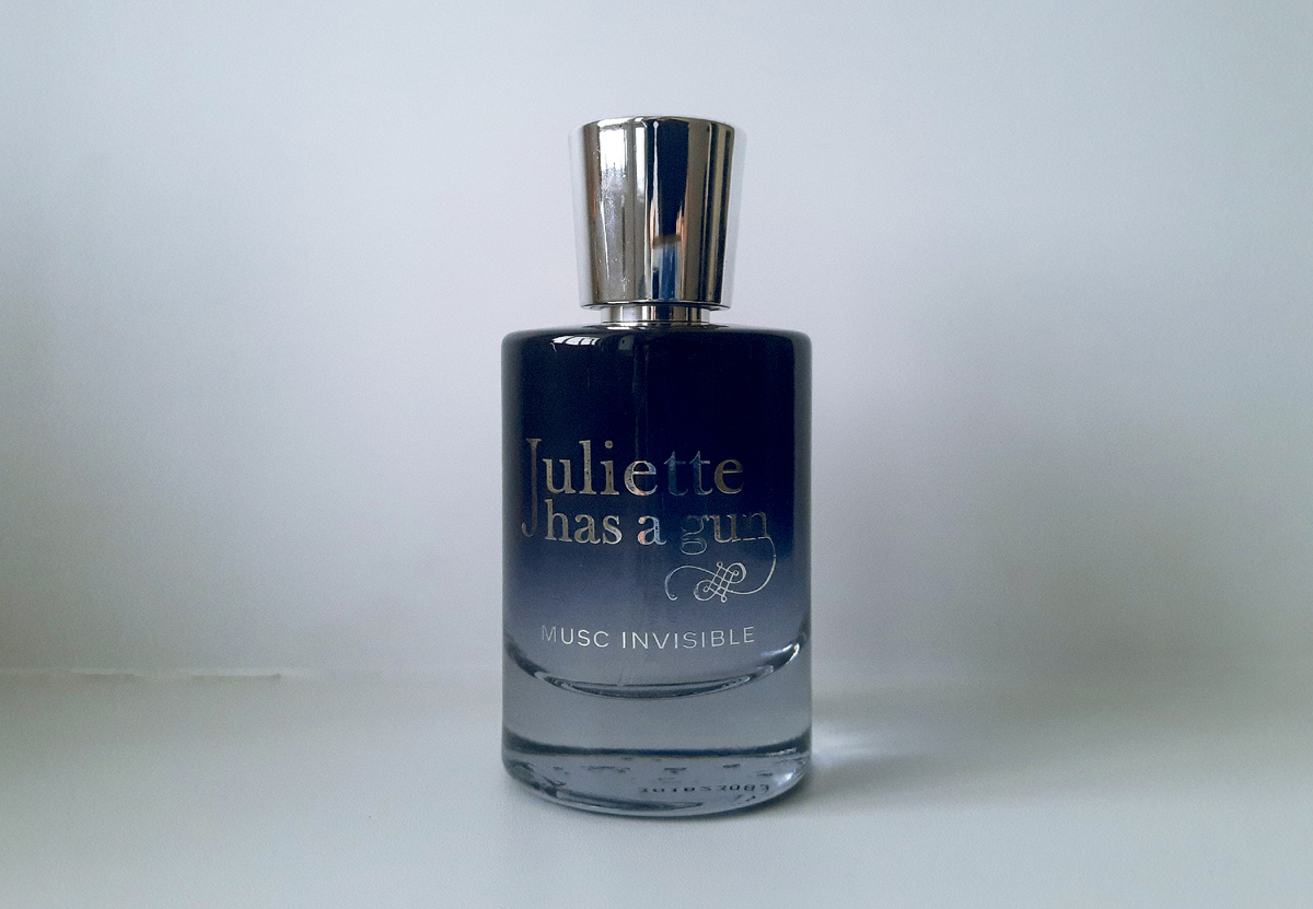 Верхняя нота: Жасмин; средняя нота: Цветок хлопка; базовая нота: Белый мускус.