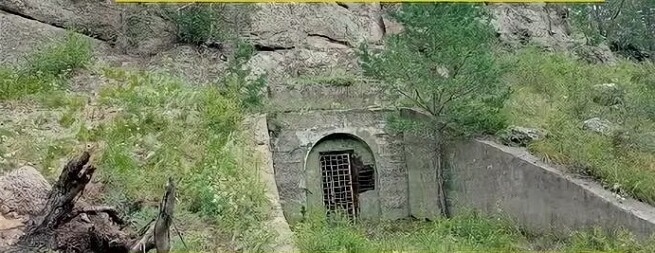 СЕКРЕТНЫЙ БУНКЕР в лесу