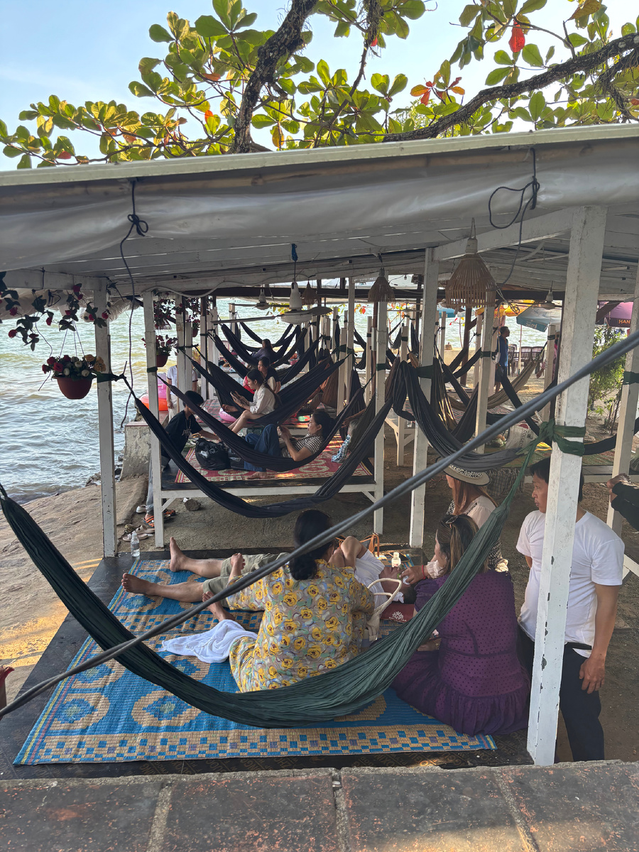 Так отдыхают камбоджийцы по выходным