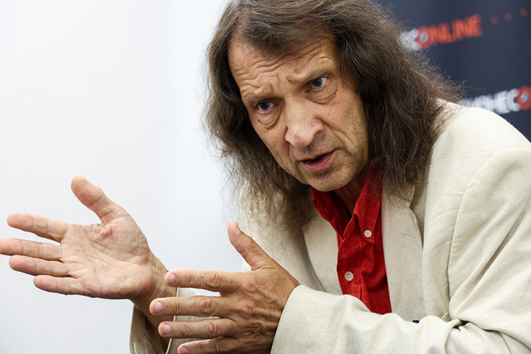    Павел Шмаков: «Сегодня, чтобы ребенок уважал учителя, тот должен это уважение заслужить — своим интеллектом, харизмой, профессионализмом. Одного возраста и должности уже мало».   
Фото: «БИЗНЕС Online»