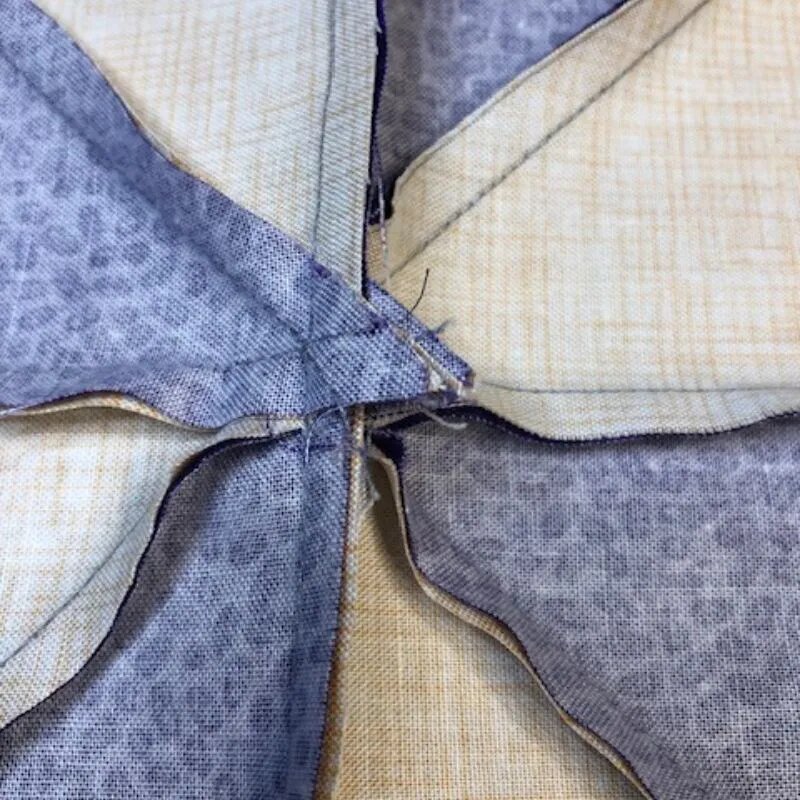 Крупные пересечения могут деформировать блоки, затруднять стежку и влиять на точность.