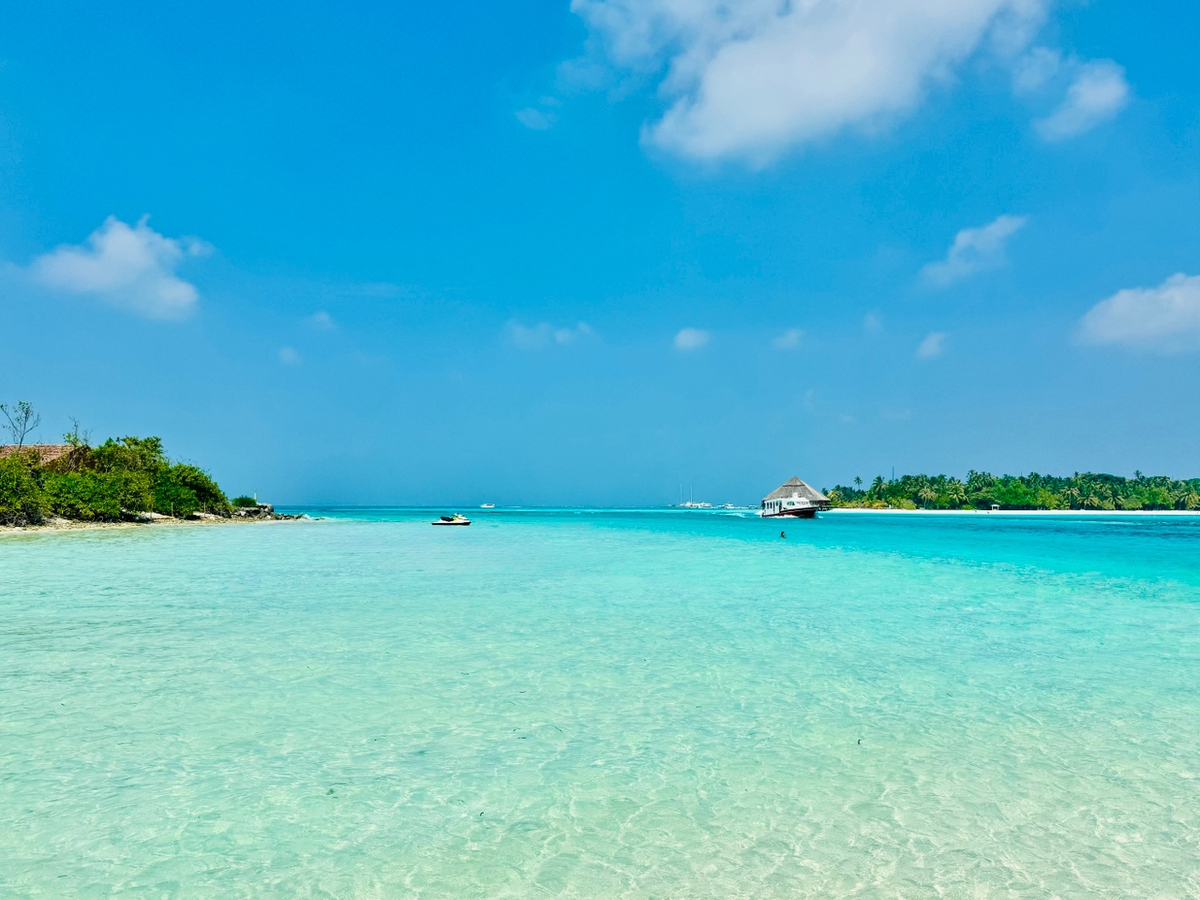 Мальдивы, фото у берега острова Диффуши