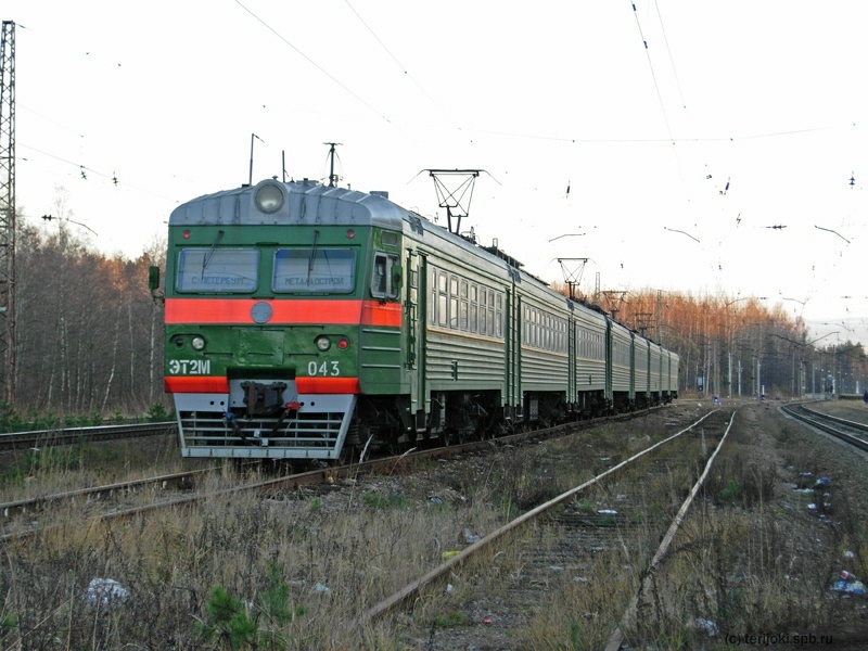 Васкелово. Электропоезд ЭТ2М-043 в оборотном тупике. Фото: Д. Верёвкин, 31.10.2009 г.