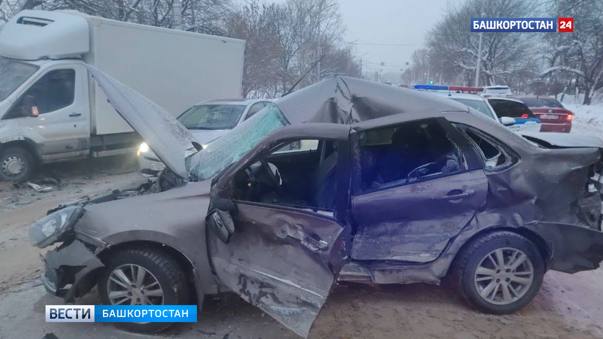    Массовая авария с пострадавшими произошла в уфимском Затоне