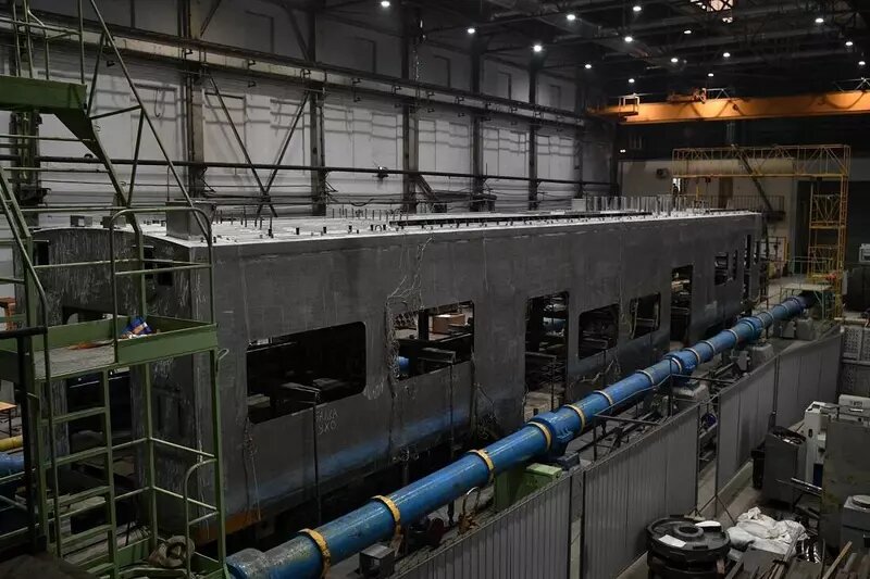 250 датчиков и тонны нагрузки: как в Твери тестируют кузова для водородного поезда⁠⁠