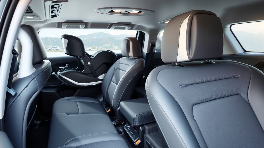    Почему авто до 160 л.с. с тремя рядами сидений удобнее для большой семьи с детьми