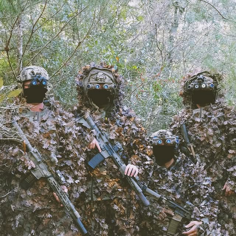 Наёмники из Forward Observation Group позируют