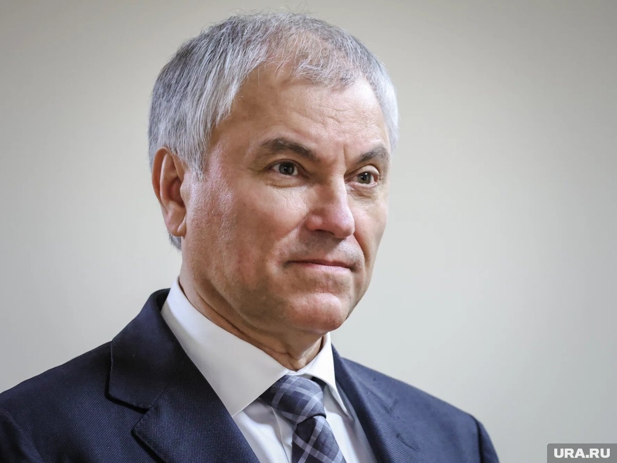     Володин заявил, что сейчас банки обязаны предоставлять в Минюст справки по всем операциям иноагентов