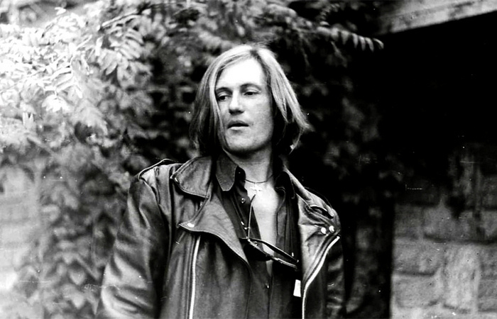 Молодость была очень бурной.