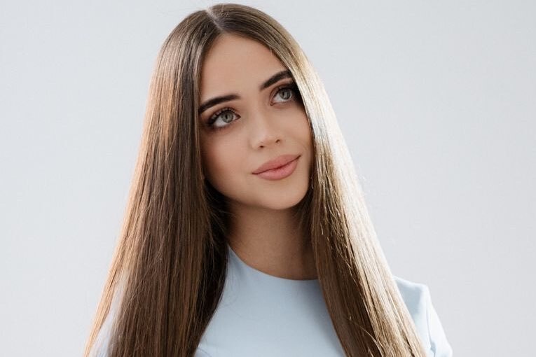     Финалистка детского «Голоса» Юлия Гаврилова повернула к себе всех наставников взрослого шоу