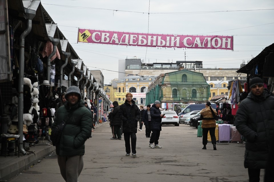    В прошлом году Смольный крепко взялся за наведение порядка на старейшем рынке. Алексей БУЛАТОВ