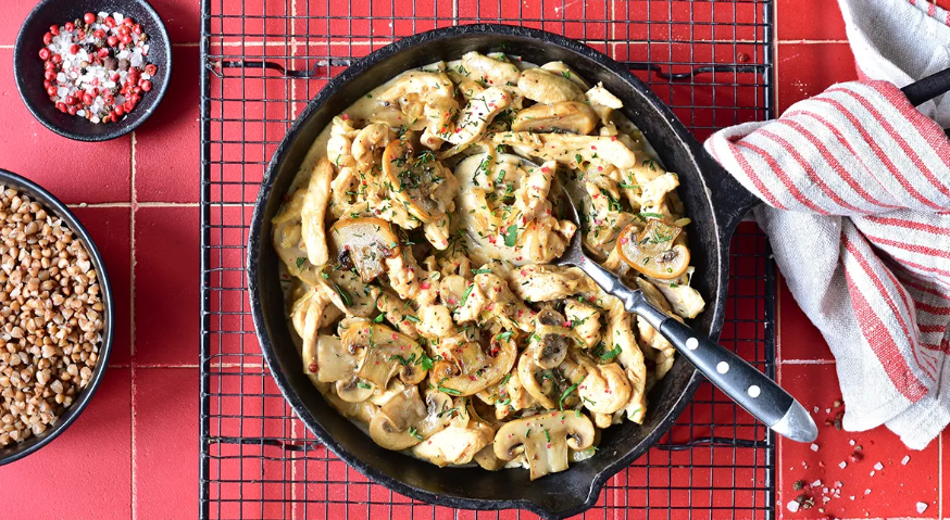 Куриный бефстроганов: быстрый, нежный и бюджетный шедевр