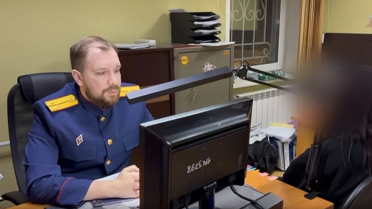    18-летняя жительница Сургута дает объяснения следователям — почему она оказалась в центре федерального дела   СУ СКР