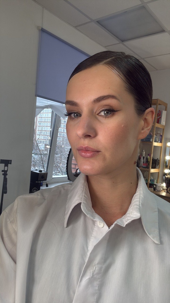 Макияж Кристины как раз сделан этими средствами 