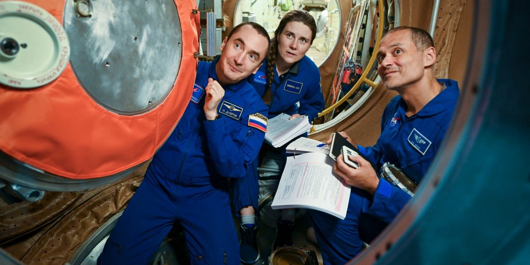 У основного экипажа МКС-75 состоялся цикл тренировок по действиям при аварийных ситуациях на РС МКС