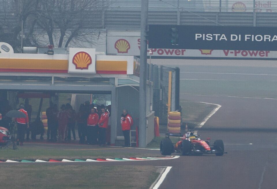    В Ferrari объяснили остановку машины на шейкдаунеFerrari