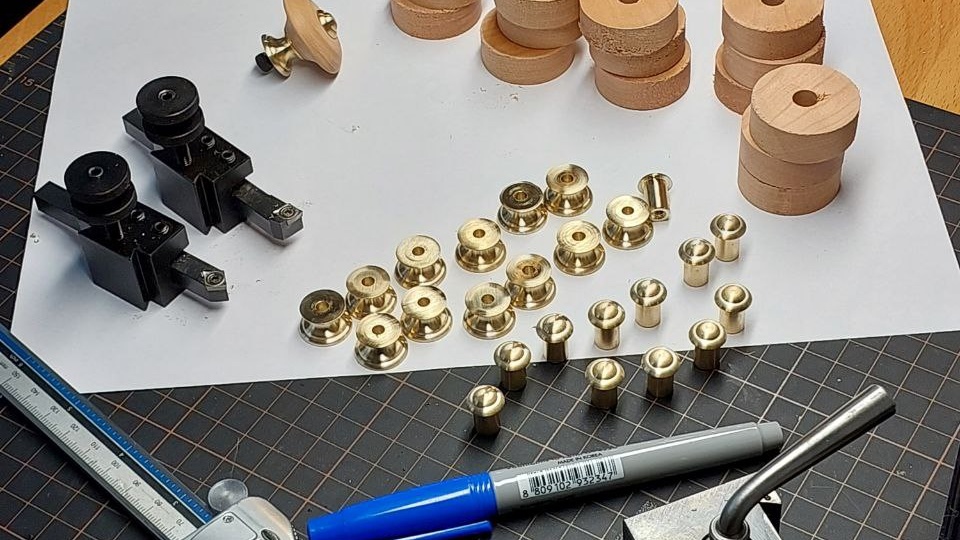 Сделал ручки для шкафа