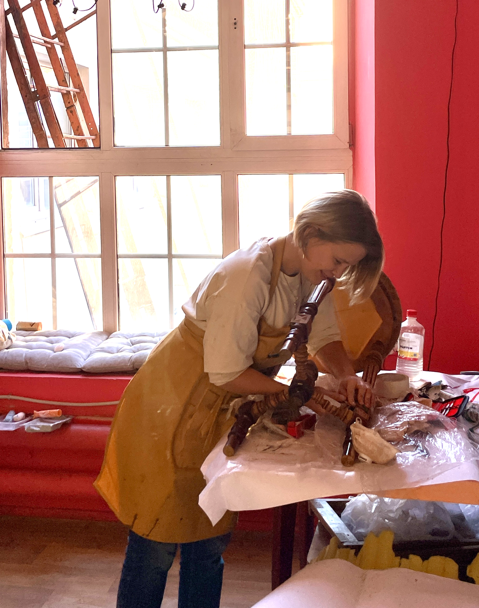 Расчистка старого лака - любимый процесс