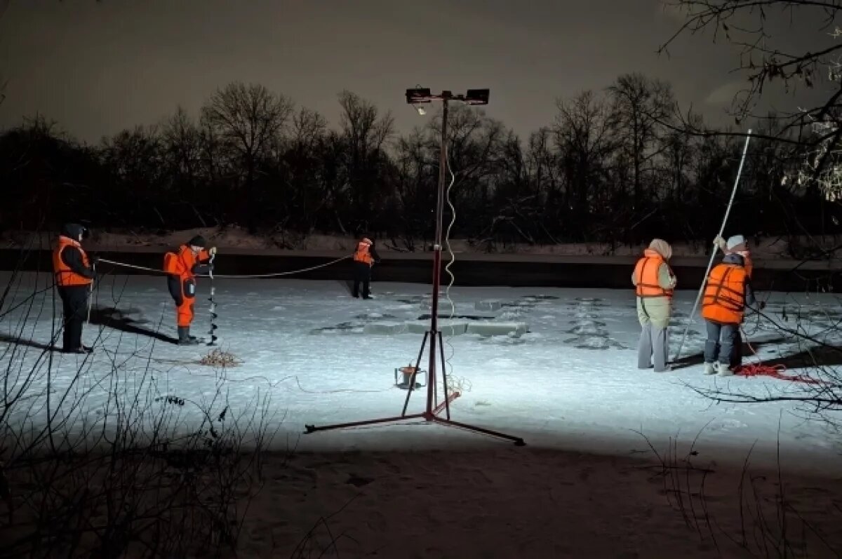    Поиски детей, провалившихся под лёд на реке Десна в Брянске, продолжаются