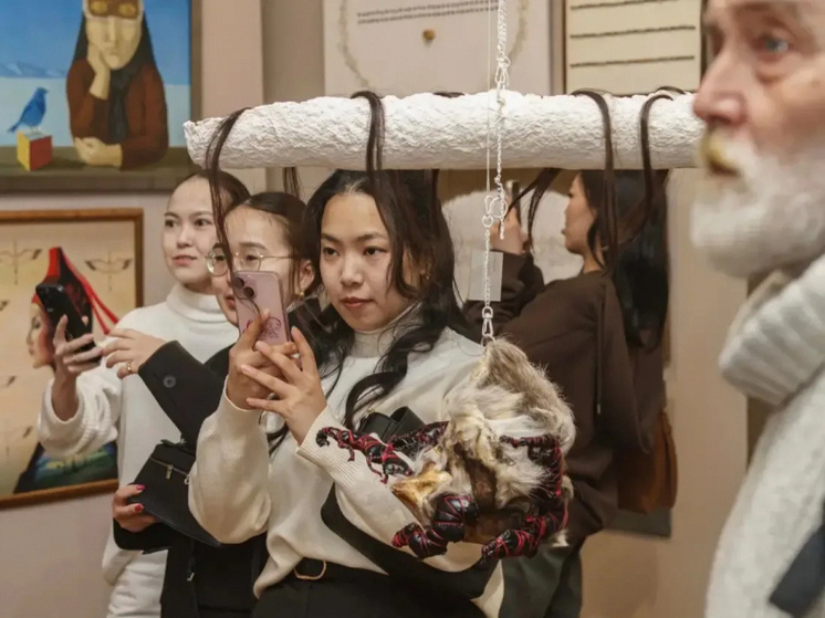     «Земля Олонхо»: работы более 50 художников Якутии представили в музее Хабаровска фото: пресс-служба правительства Хабаровского края