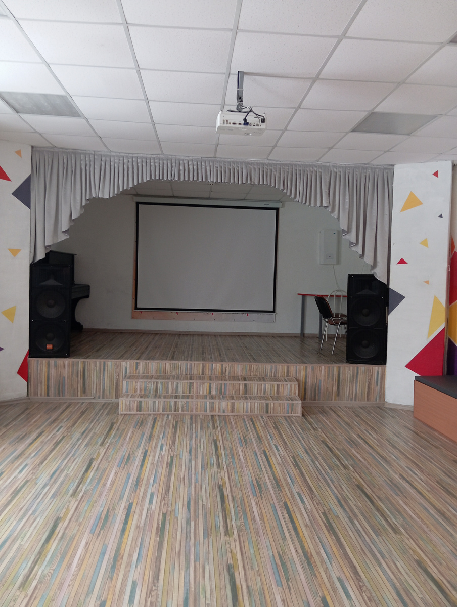 6 дней в неделю здесь