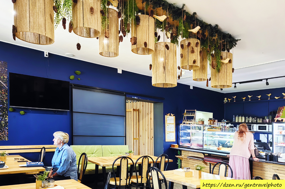 Самое время пообедать, тем более блюдами коми-пермяцкой кухни. Наиболее популярное среди туристов кафе "Мама Лена".