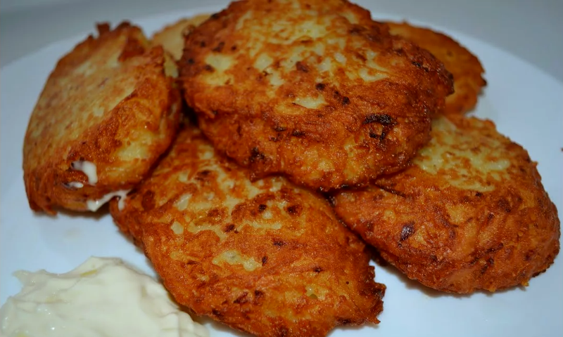 Мясные оладьи из фарша