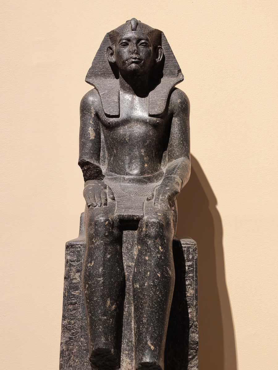 Древний Египет. Царствование Аменемхета ІІ, Статуя Аменемхета ІІ, вторая половина ХІХ в. до н. э. Фото автора