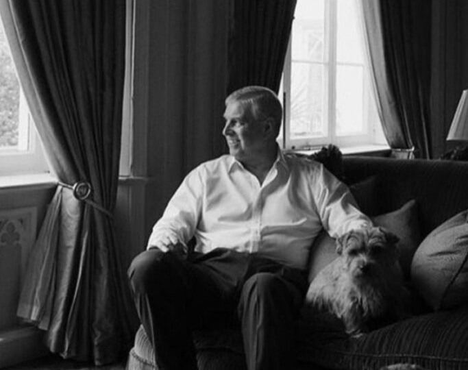 Эндрю только делает вид, что переезжает в Сандрингем, его цель - сменить страну