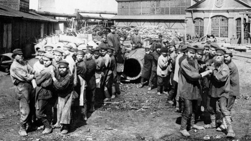 Какие фамилии в России выдают каторжное прошлое предков: как ссылка и каторга оставили след в именах