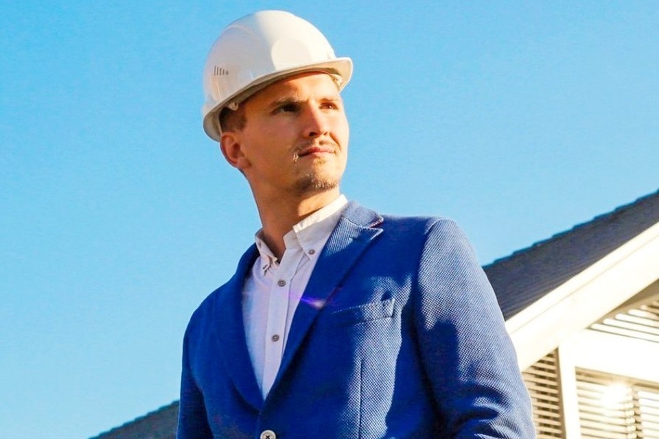    Суд взыскал 49 млн рублей с блогера-строителя Домогацкого, которого подозревают в мошенничестве. Фото: vk.com/domogatskiy