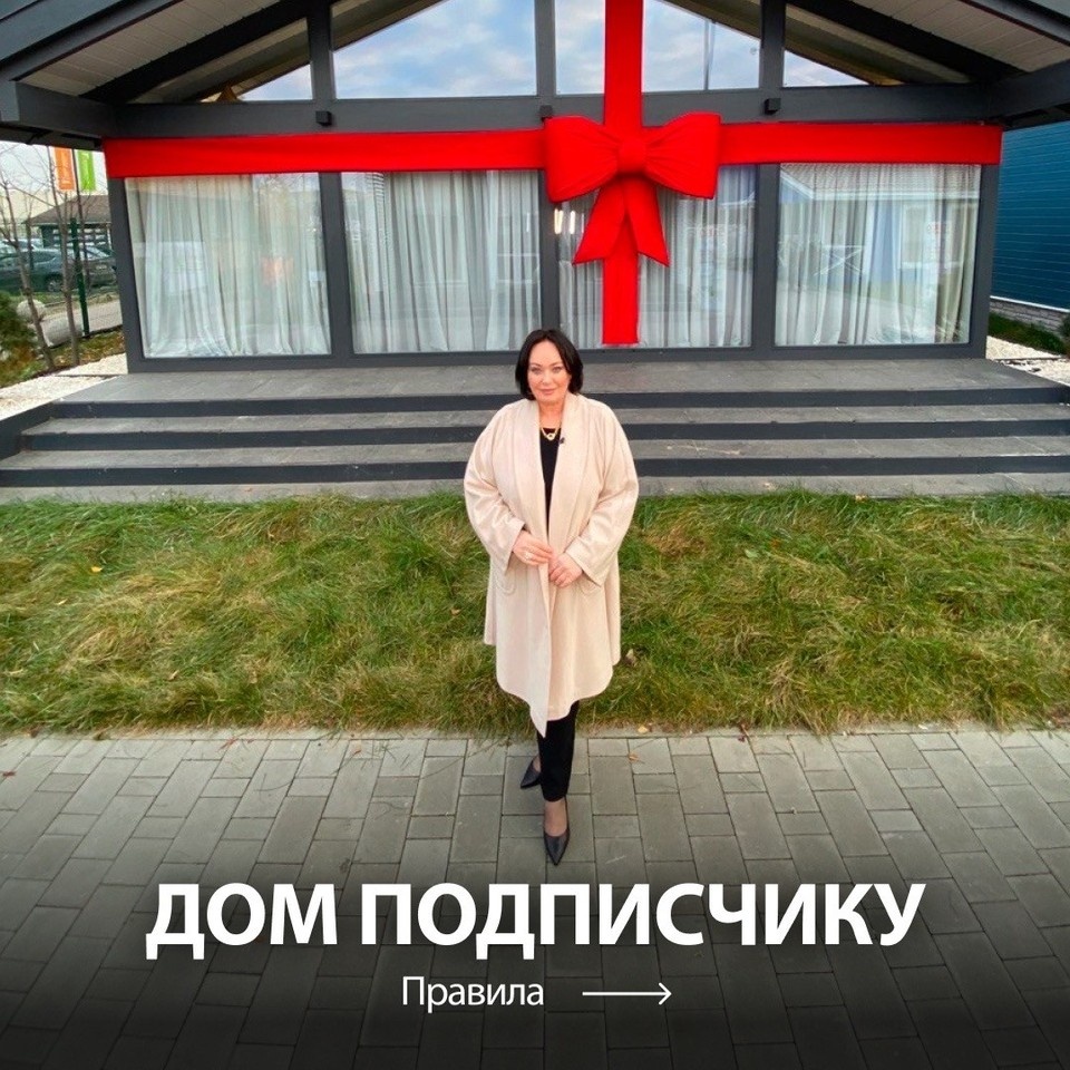    Домогацкий вышел на рынок строительства загородных домов в модном стиле фахверк благодаря агрессивной рекламе с участием российских звезд и популярных блогеров. Фото: vk.com/domogatskiy