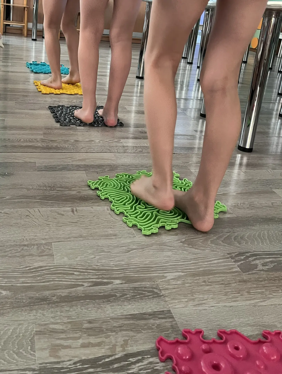 Наши коврики мы используев после сна. Ребята очень любят их.