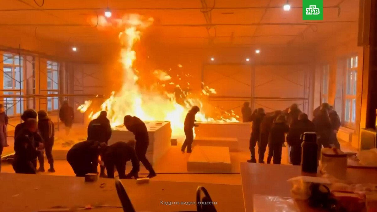    Момент взрыва в центре подготовки МВД в Сыктывкаре попал на видео