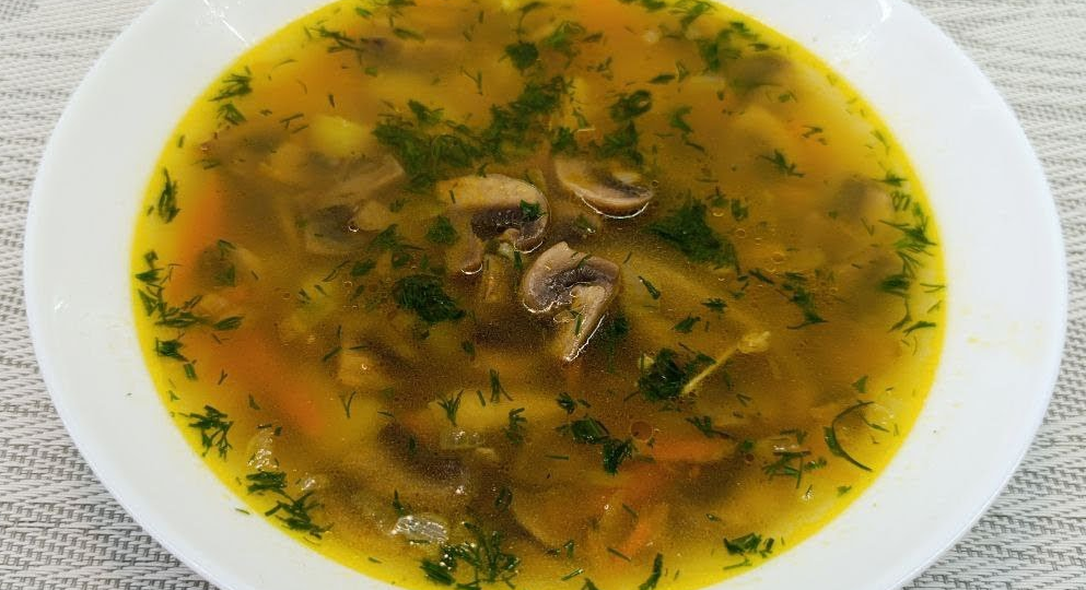 Ароматный грибной суп с курицей — идеальный обед на каждый день
