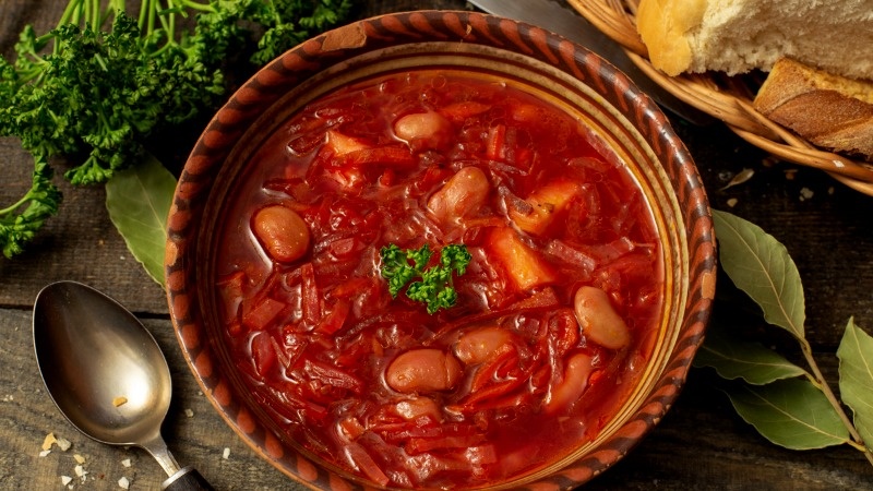 Постный борщ с грибами и фасолью