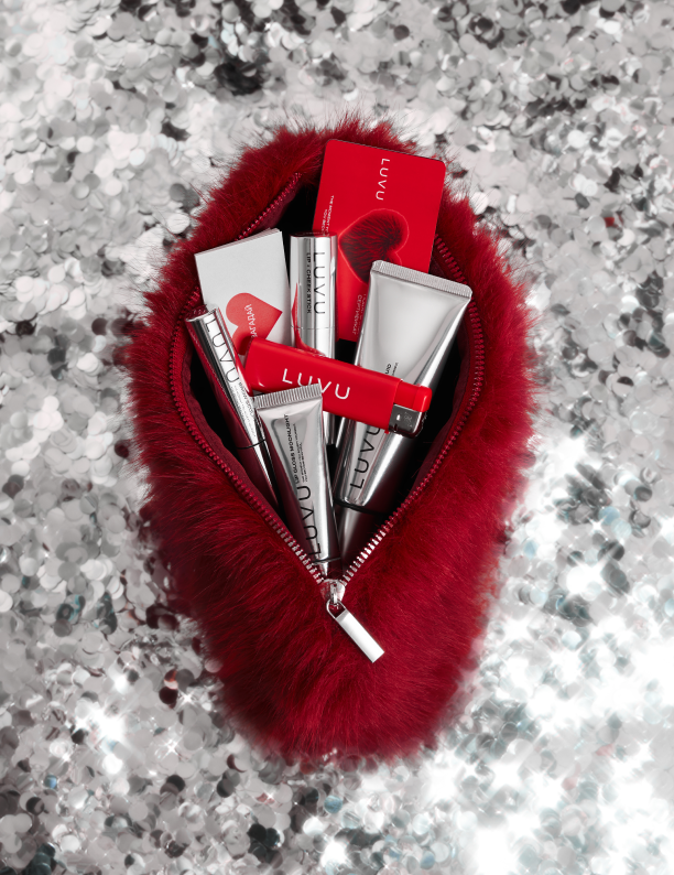    Косметичка Luvu и мист Cha U Kao: что нового в коллекциях бьюти-брендов (фото 1)