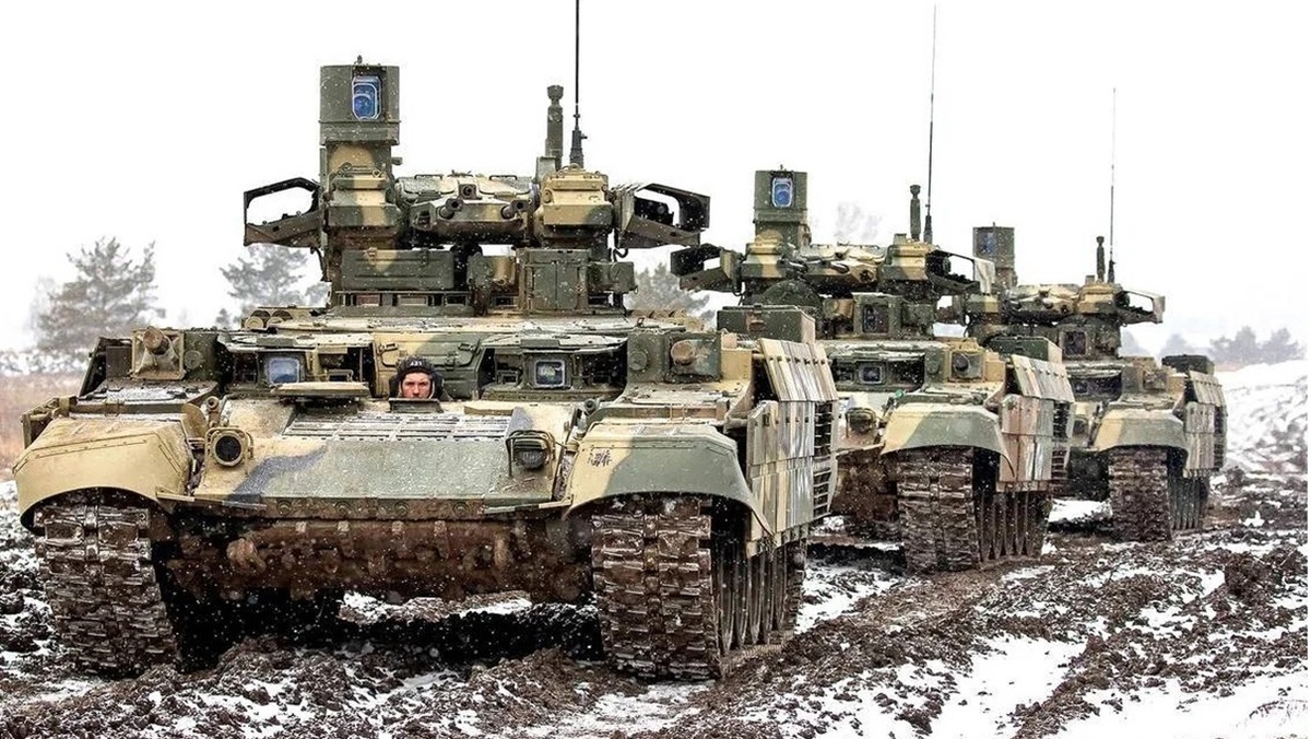 На фотографии: БМПТ-72 «Терминатор-2». Вооружение. Технические характеристики. Особенности. Источник фото: https://cdnstatic.rg.ru/uploads/images/2024/12/11/b1a42630aed4f8c1606805081_be6.jpg