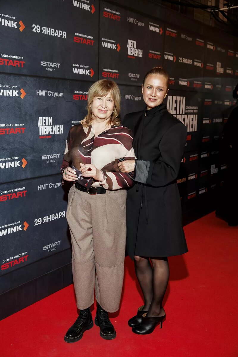 Виктория Исакова с мамой📷
