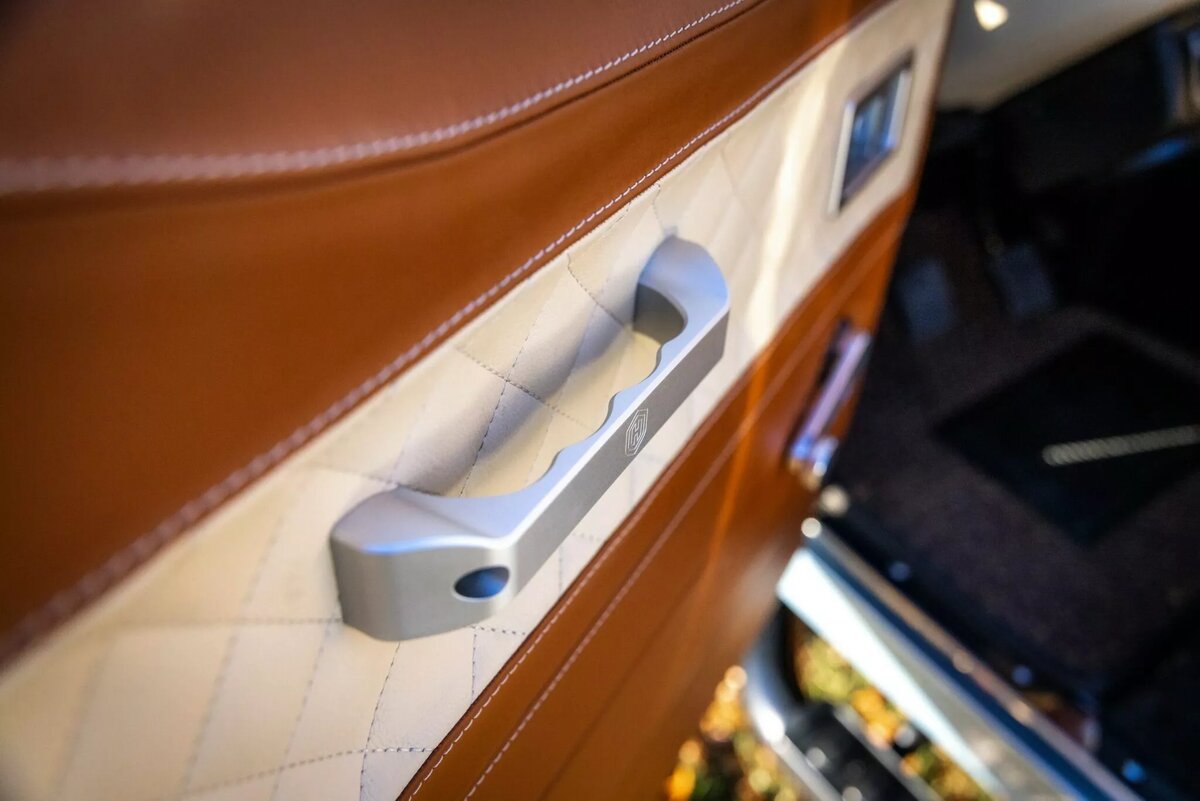    Land Rover Defender Helderburg   
Carscoops