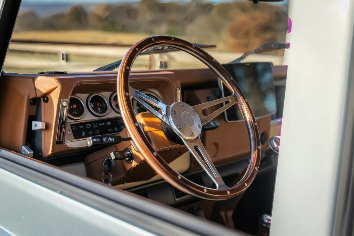    Land Rover Defender Helderburg   
Carscoops