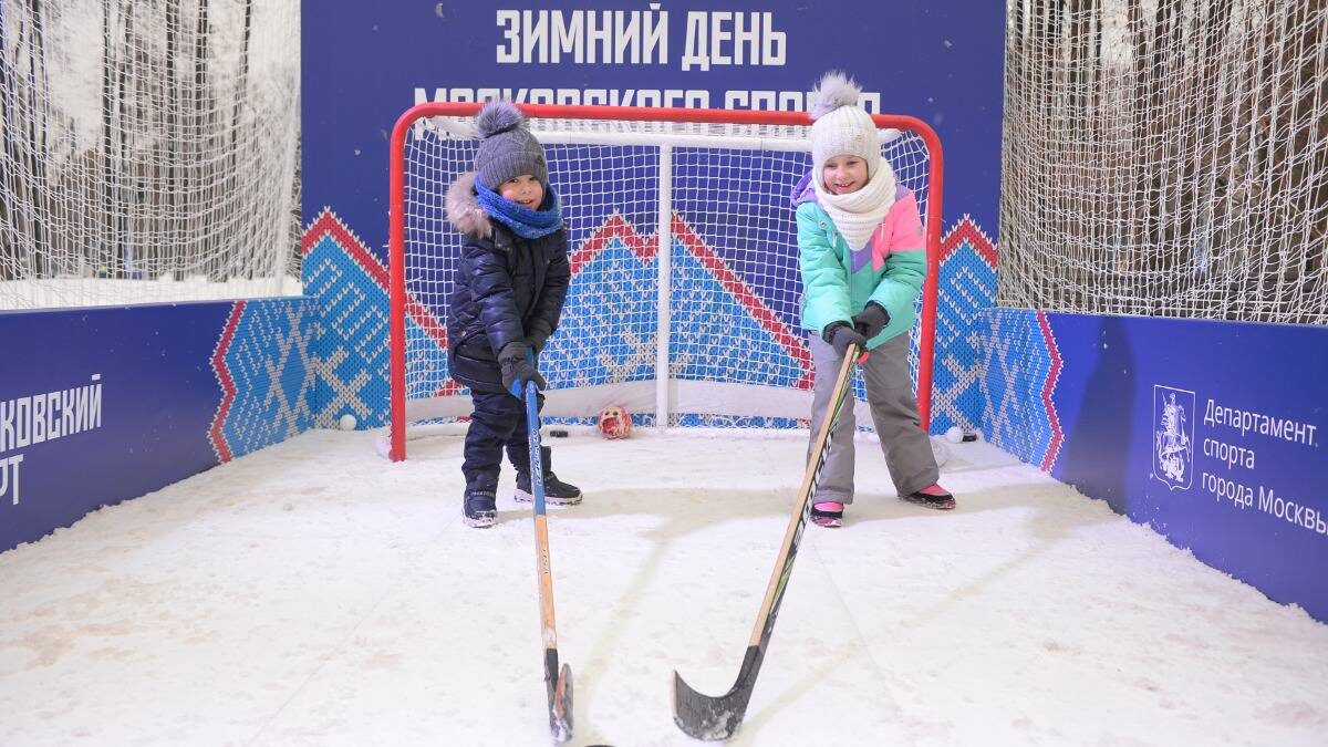    Миша и Маша Субботниковы на Зимнем дне Московского спорта в Лужниках / Фото: Пелагия Замятина / Вечерняя Москва