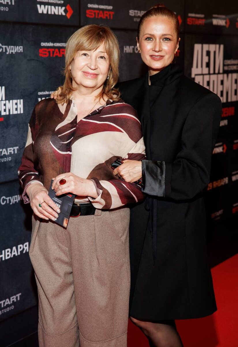    Надежда и ее дочь Виктория Исакова на премьереФото START, Wink