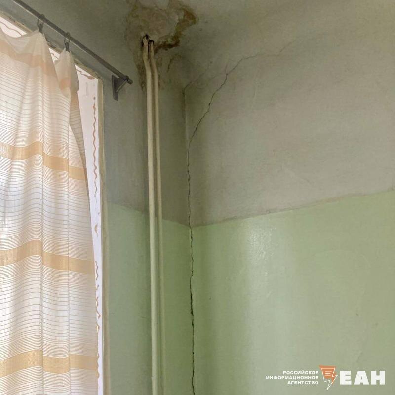    Стены в палате