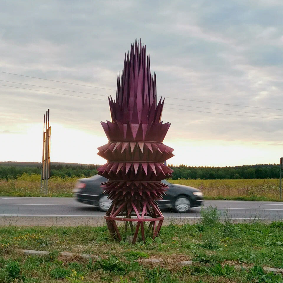 Со временем тут стали появляться арт-объекты, например, «Космолёт». Фото: Сычёв Игорь / Яндекс Карты