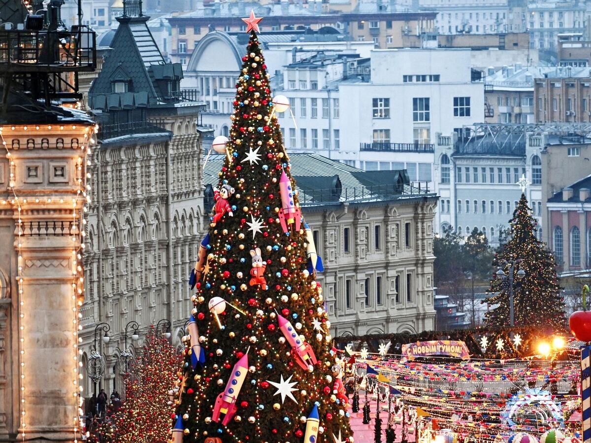   Новогодняя елка и световая иллюминация на Красной площади в Москве | © РИА Новости / Владимир Песня