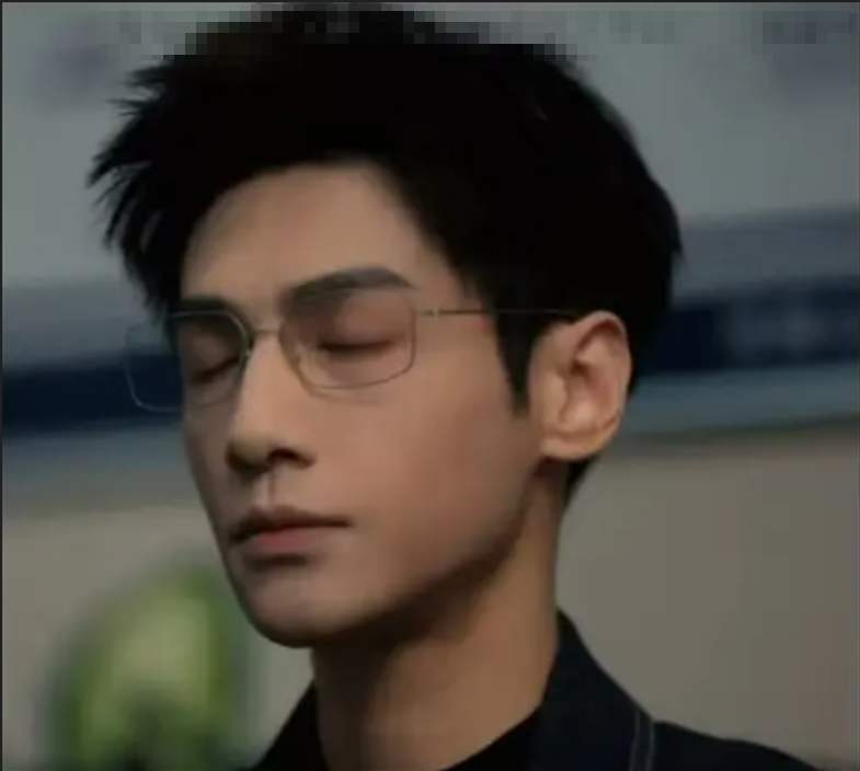 Актер Ло Юнси.