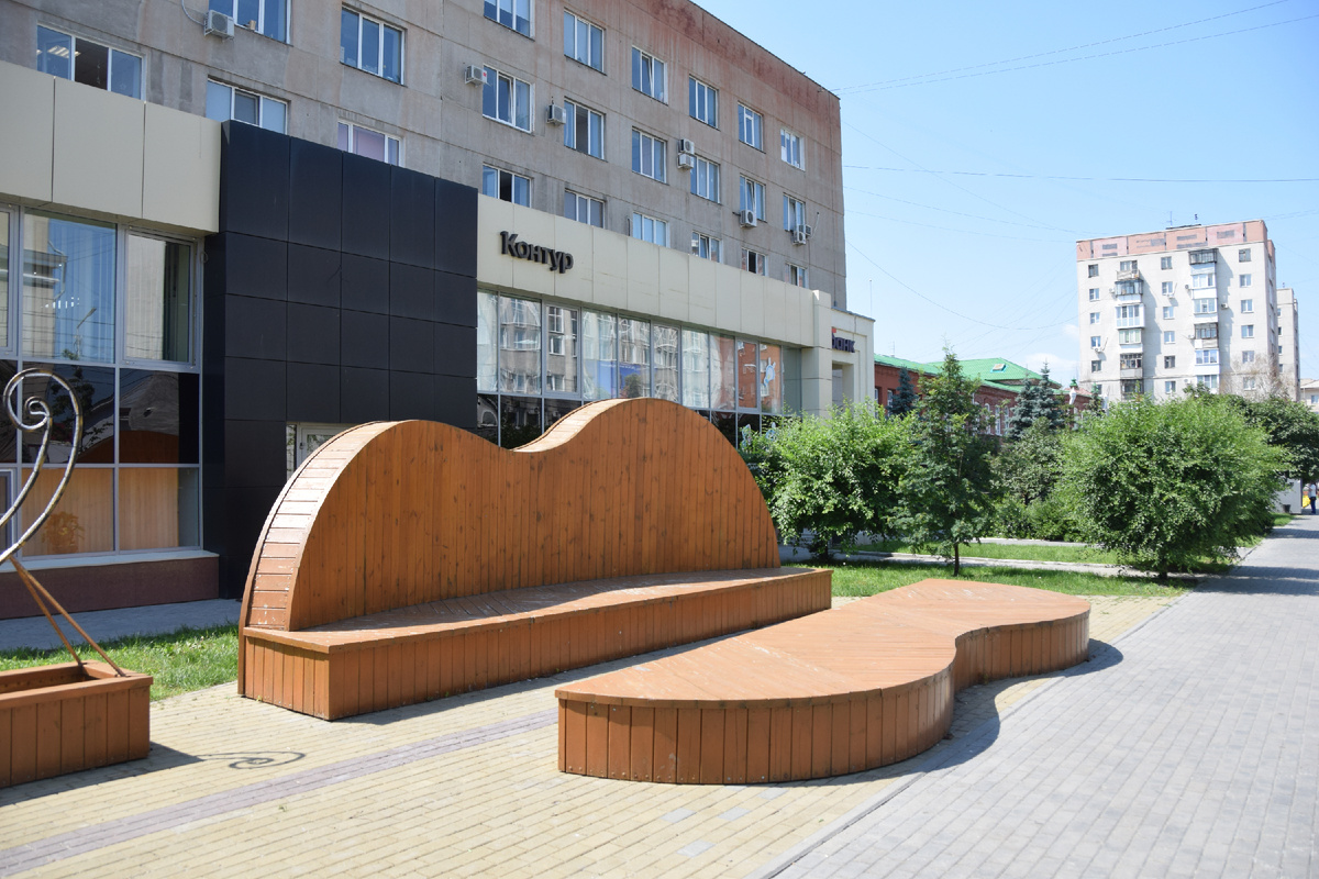 Оформление сквера имени В.С. Высоцкого. Фото автора канала "Приключения Тома Сойера".