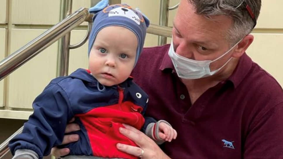 Джейсон и Оскар Кууски в Москве в доме ребенка.📷Фото: предоставлено супругами Кууск