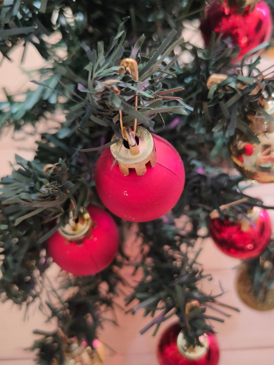 Шарики на булавках